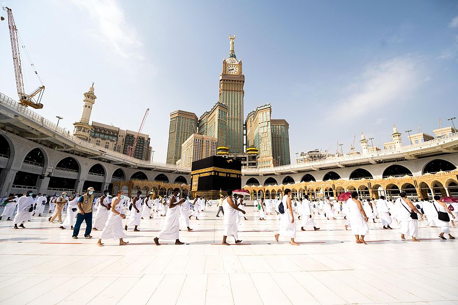 ضيوف الرحمن يؤدون طواف الإفاضة بالمسجد الحرام وسط أجواء إيمانية