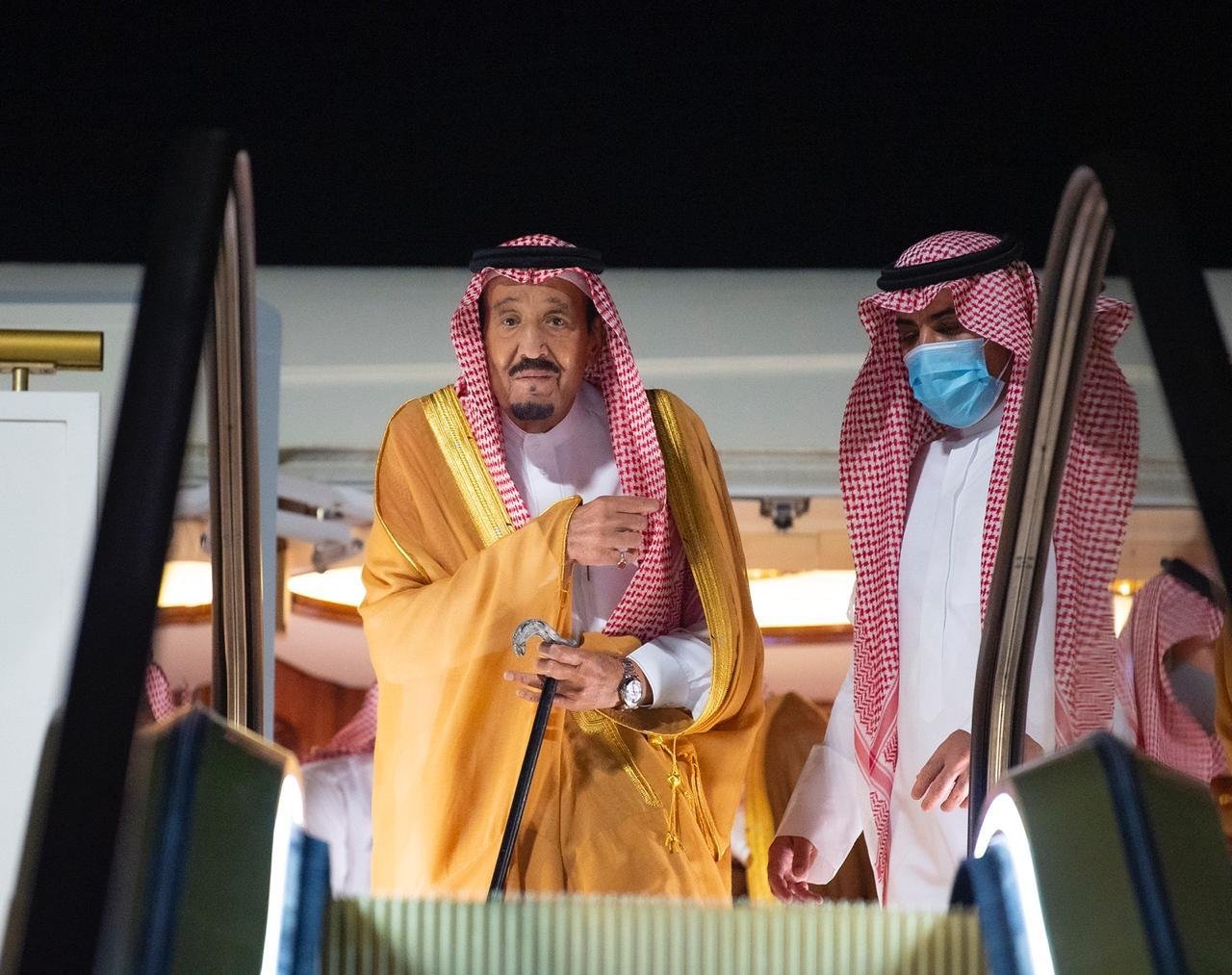 الملك سلمان يصل إلى نيوم لقضاء بعض الوقت للراحة والاستجمام 