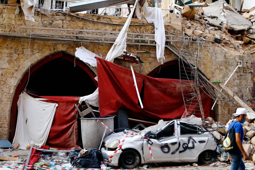 من آثار الانفجار الذي ضرب مرفأ بيروت في 4 أغسطس الجاري. "رويترز"