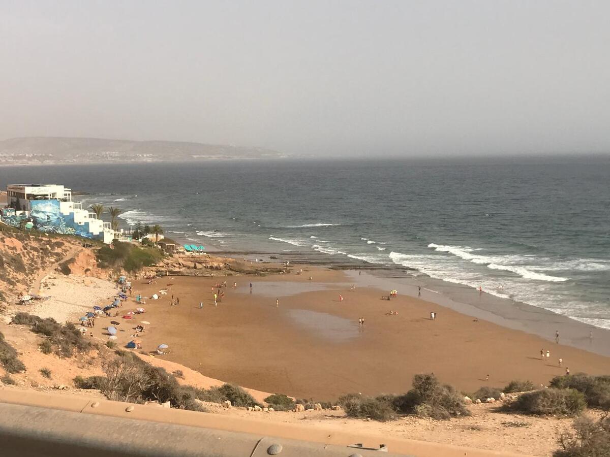 إغلاق شواطئ وأحياء إضافية في مدن مغربية بسبب كورونا