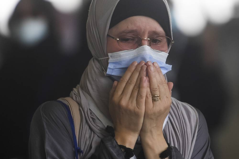 ضيوف الرحمن يكملون رمي الجمرات الثلاث في أول أيام التشريق