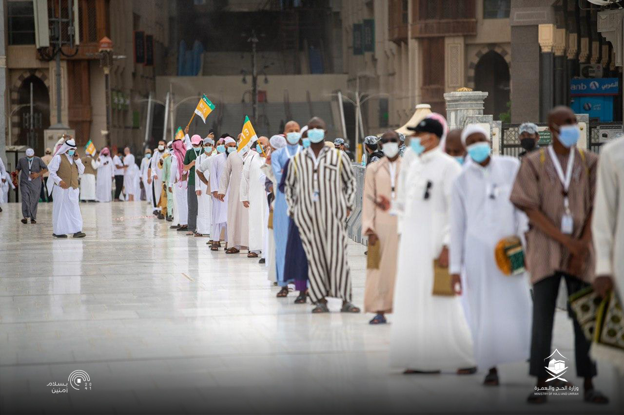 وصول ضيوف الرحمن إلى المسجد الحرام لأداء طواف الوداع