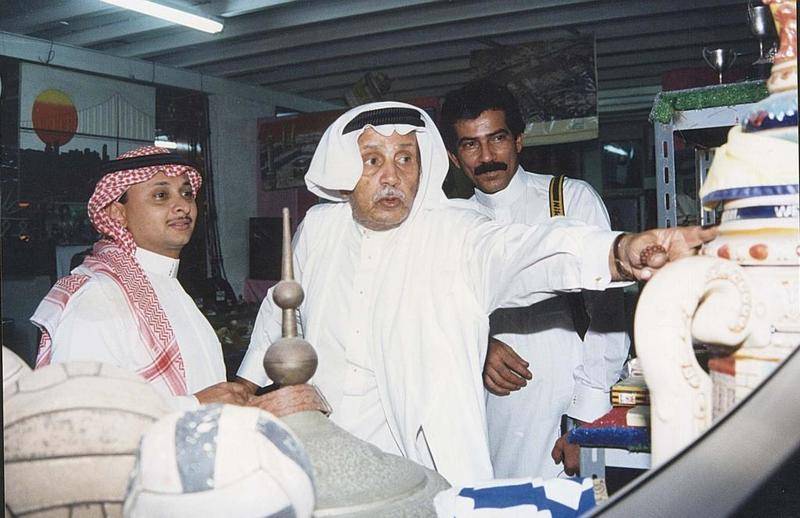 شغوف باقتناء التراث وتقديمه.