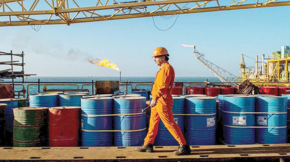 محللون: «أوبك +» تمتلك رؤية دقيقة لتطورات السوق .. والنفط يعود للمكاسب رغم تخفيف قيود الإنتاج