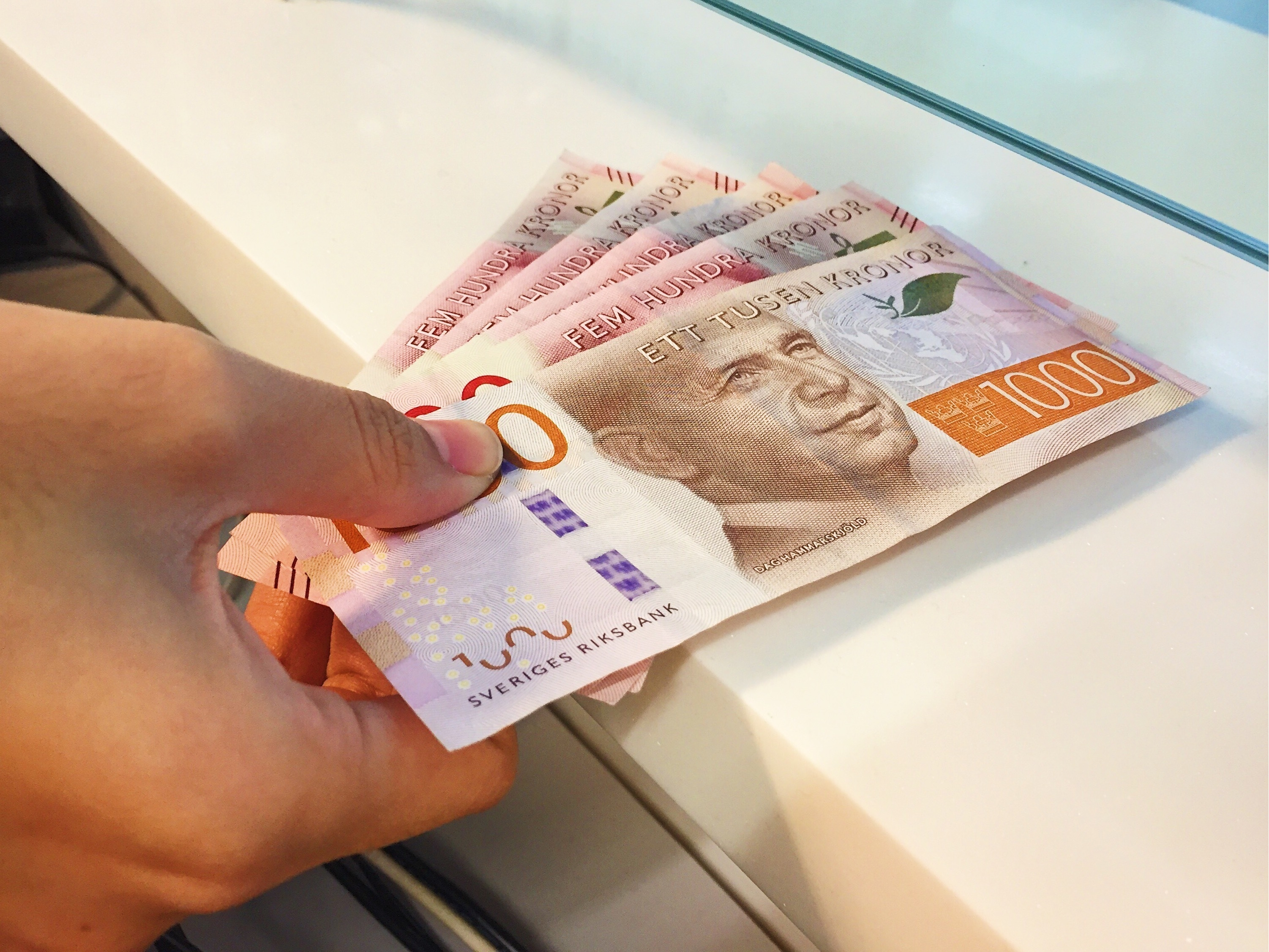 الأوراق النقدية والعملات المعدنية في السويد مهددة بالإنقراض بفعل كورونا