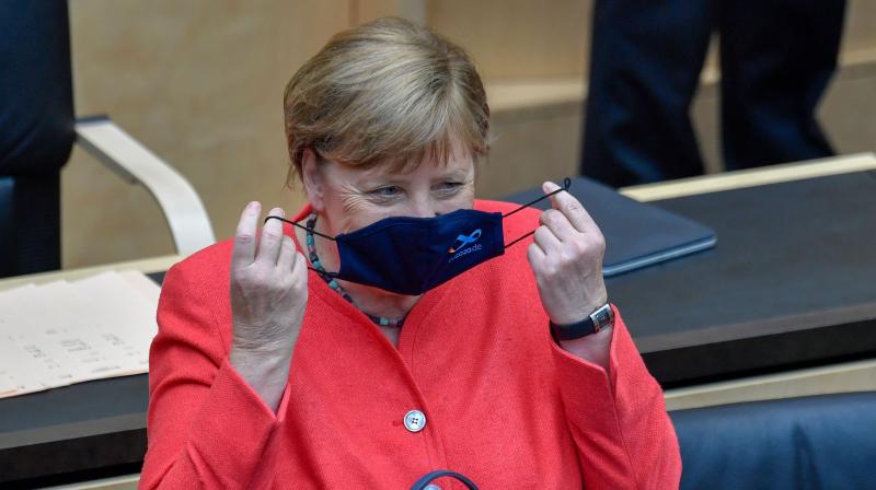 ميركل تؤكد إمكانية إجراء نقاش مفتوح حول تدابير كورونا