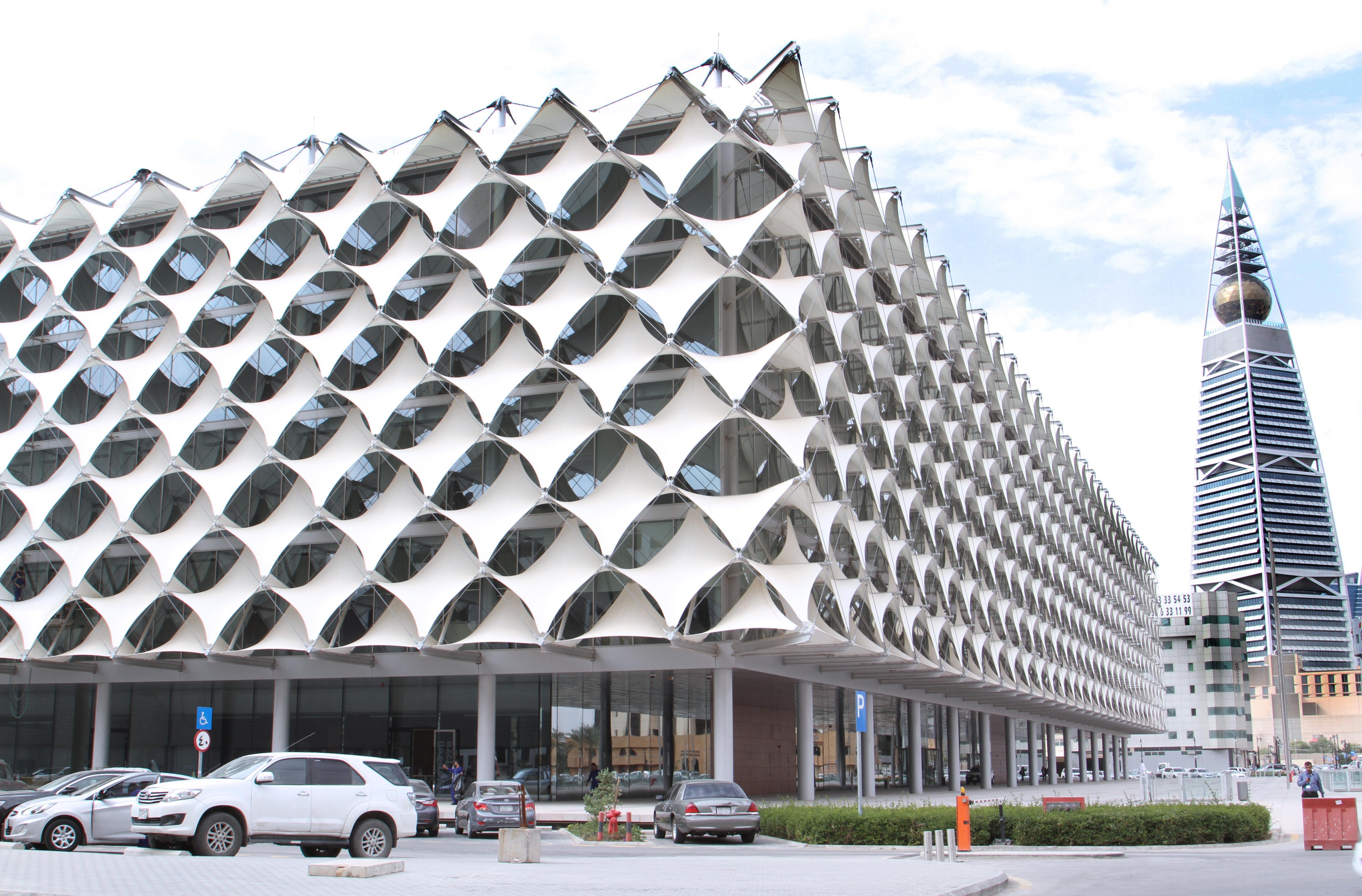 أكثر من 2.4 مليوني كتاب ودورية ووثيقة في مكتبة الملك فهد الوطنية