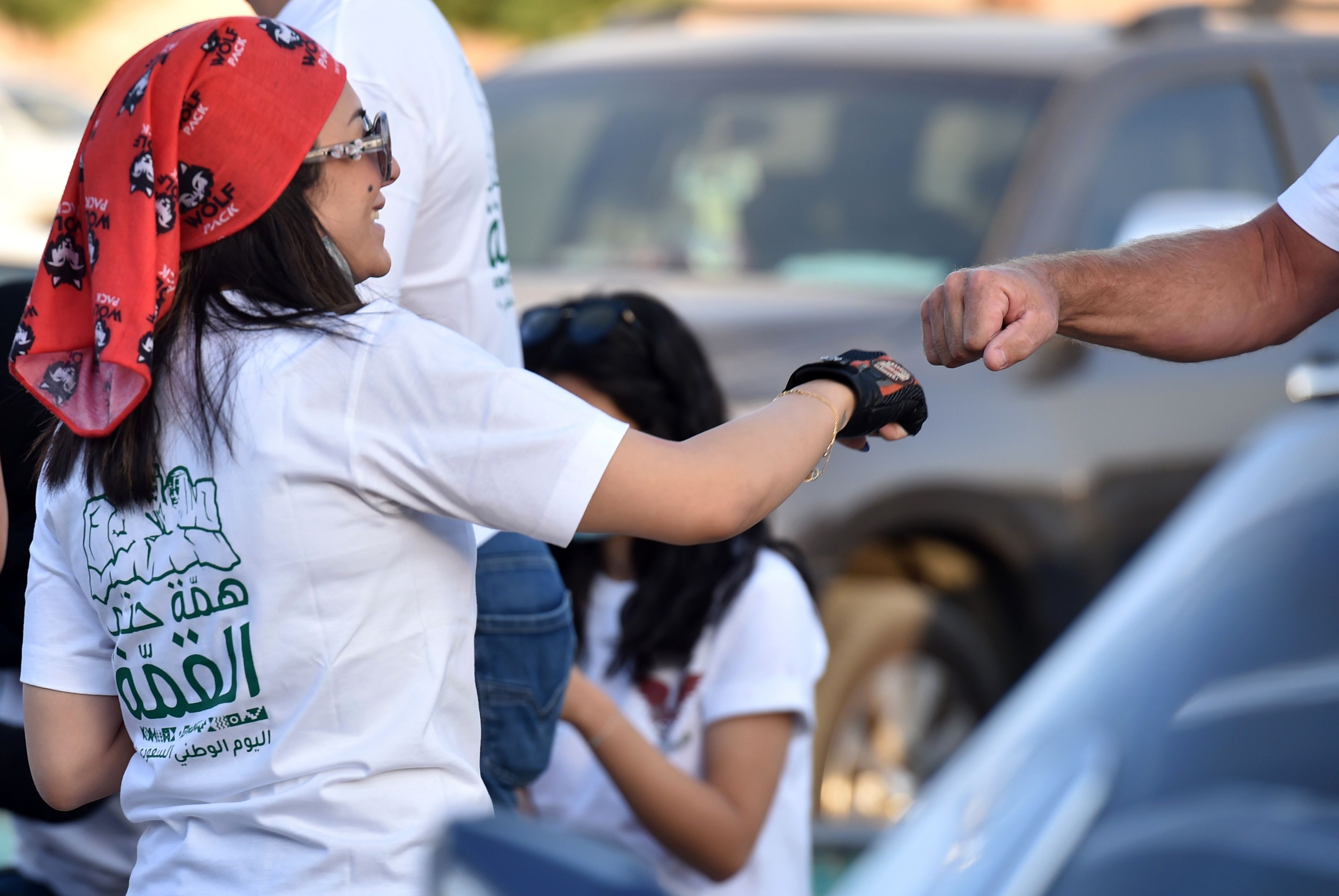 راكبو دراجات نارية يحتفلون باليوم الوطني الـ 90 بمسيرة في شوارع الرياض