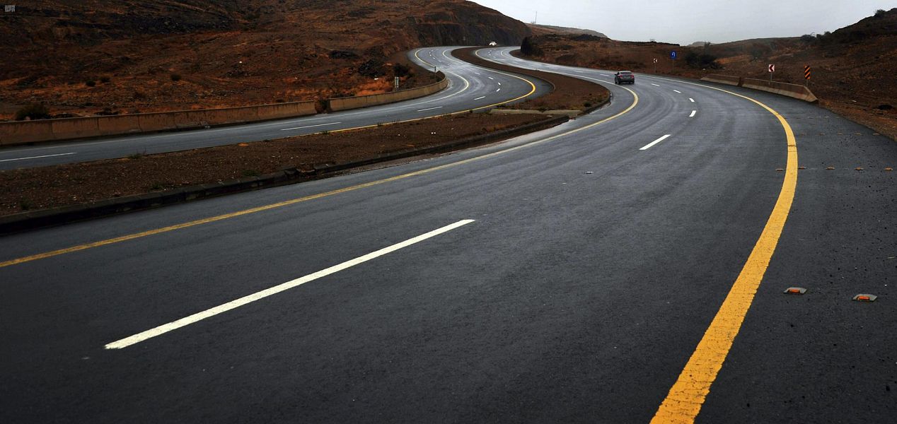 ستة آلاف كيلو متر تختصر قصة طرق عسير خلال ثمانية عقود