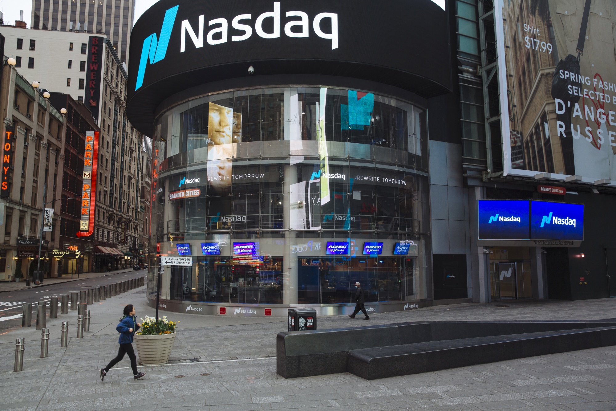  ناسداك يهوي 3% مع تفاقم اضطراب أسهم التكنولوجيا