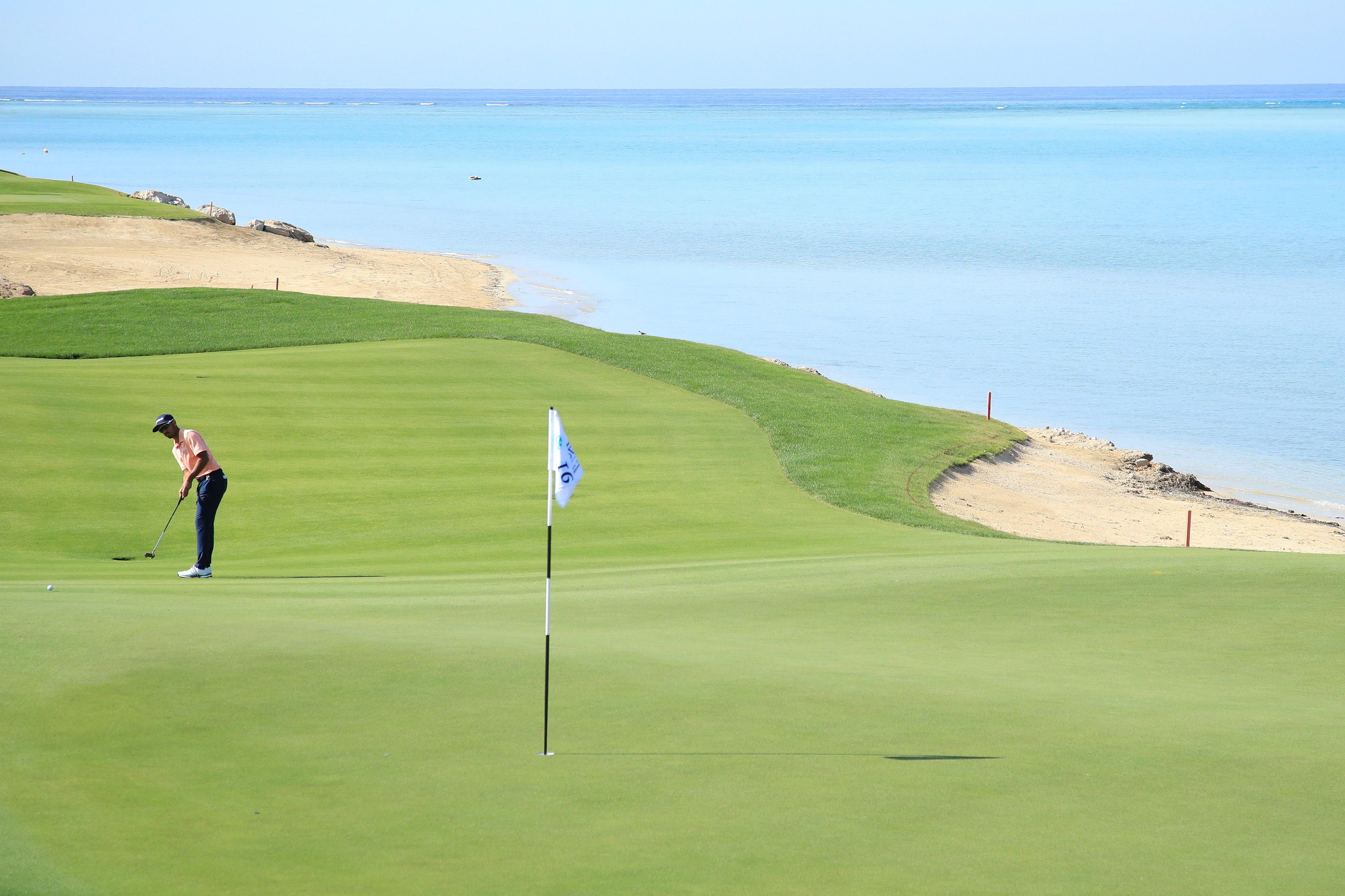 لأول مرة على مستوى العالم .. تجربة الجولف مجانا من خلال "نادي السيدات أولا"