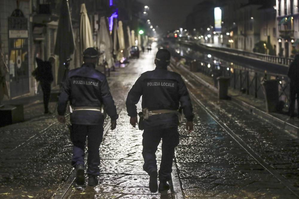 تشديد تدابير الحجر وحظر التجول لمواجهة موجة ثانية من كورونا في أوروبا