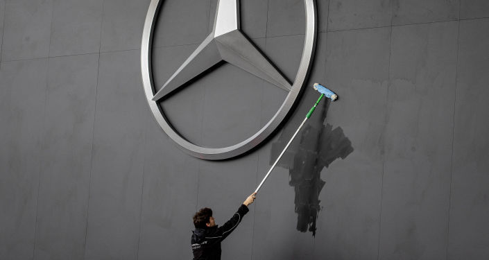 مرسيدس ترفع حصتها في استون مارتن البريطانية إلى 20% 