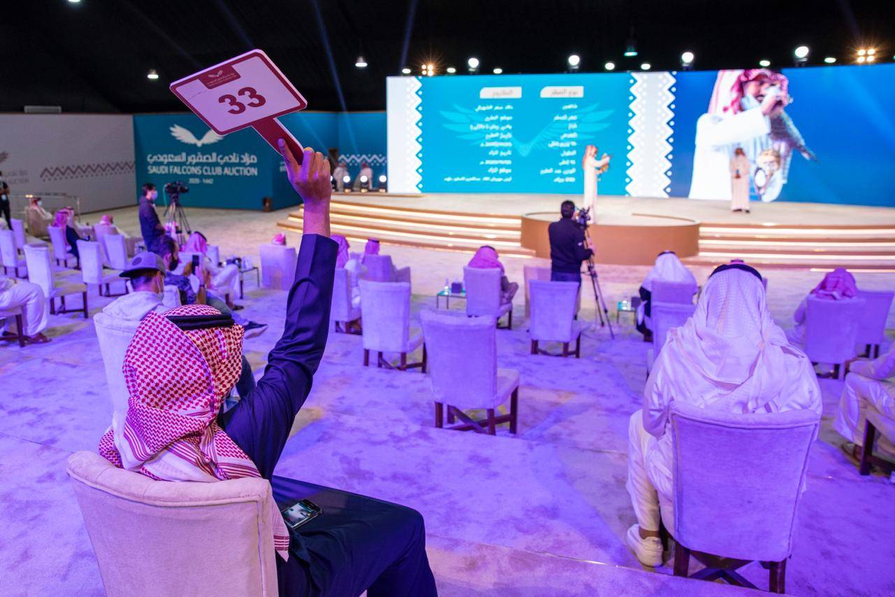 جانب من المزاد. 