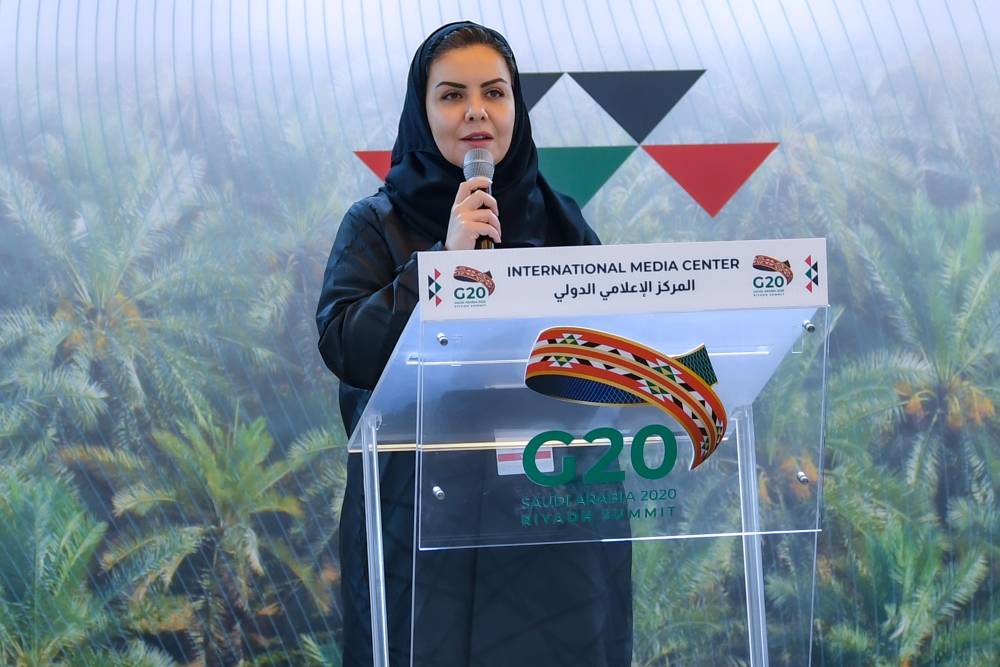 د. هلا التويجري خلال جلسة "مسار عمل المرأة" ضمن برنامج قمة مجموعة العشرين أمس. تصوير: بشير صالح - "الاقتصادية"