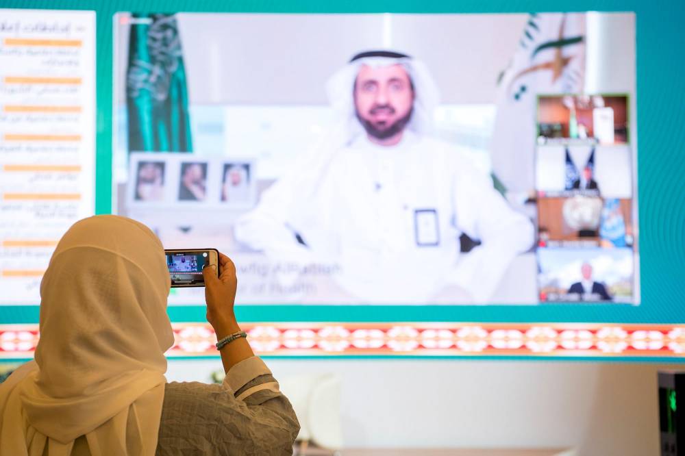 د. الربيعة خلال مشاركته ضمن برنامج قمة قادة مجموعة العشرين - الذي يواصل أعماله. "واس"