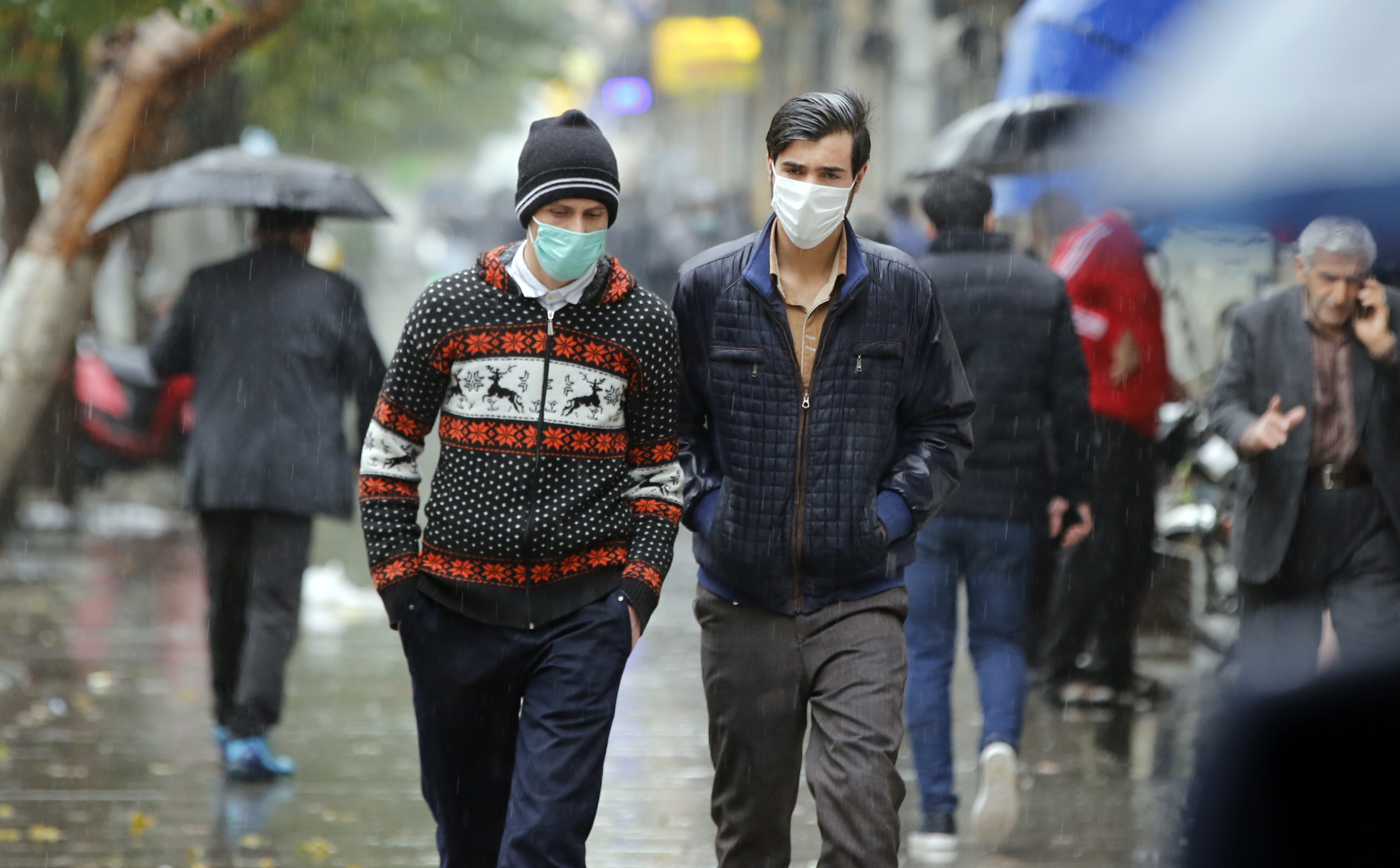 أكثر من 13 ألف إصابة جديدة بكورونا و475 وفاة في إيران