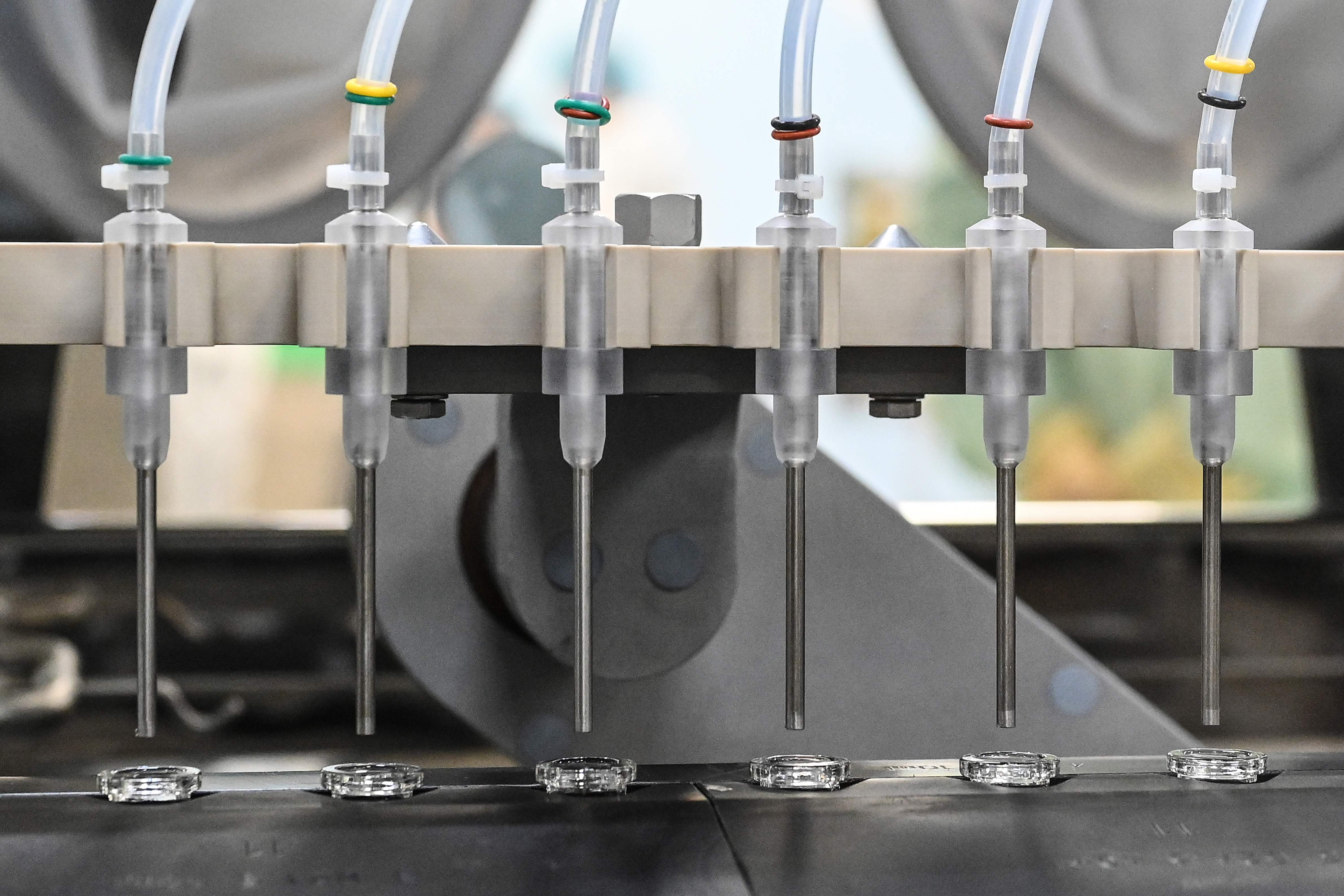 "أسترازينيكا": سيكون لدينا 200 مليون جرعة لقاح لكورونا بنهاية 2020