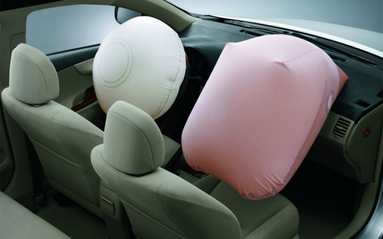 Подушка после торпеда. Takata подушки безопасности. Подушка безопасности Тойота Королла. Тойота Ярис 2008 подушки безопасности. Toyota airbag.