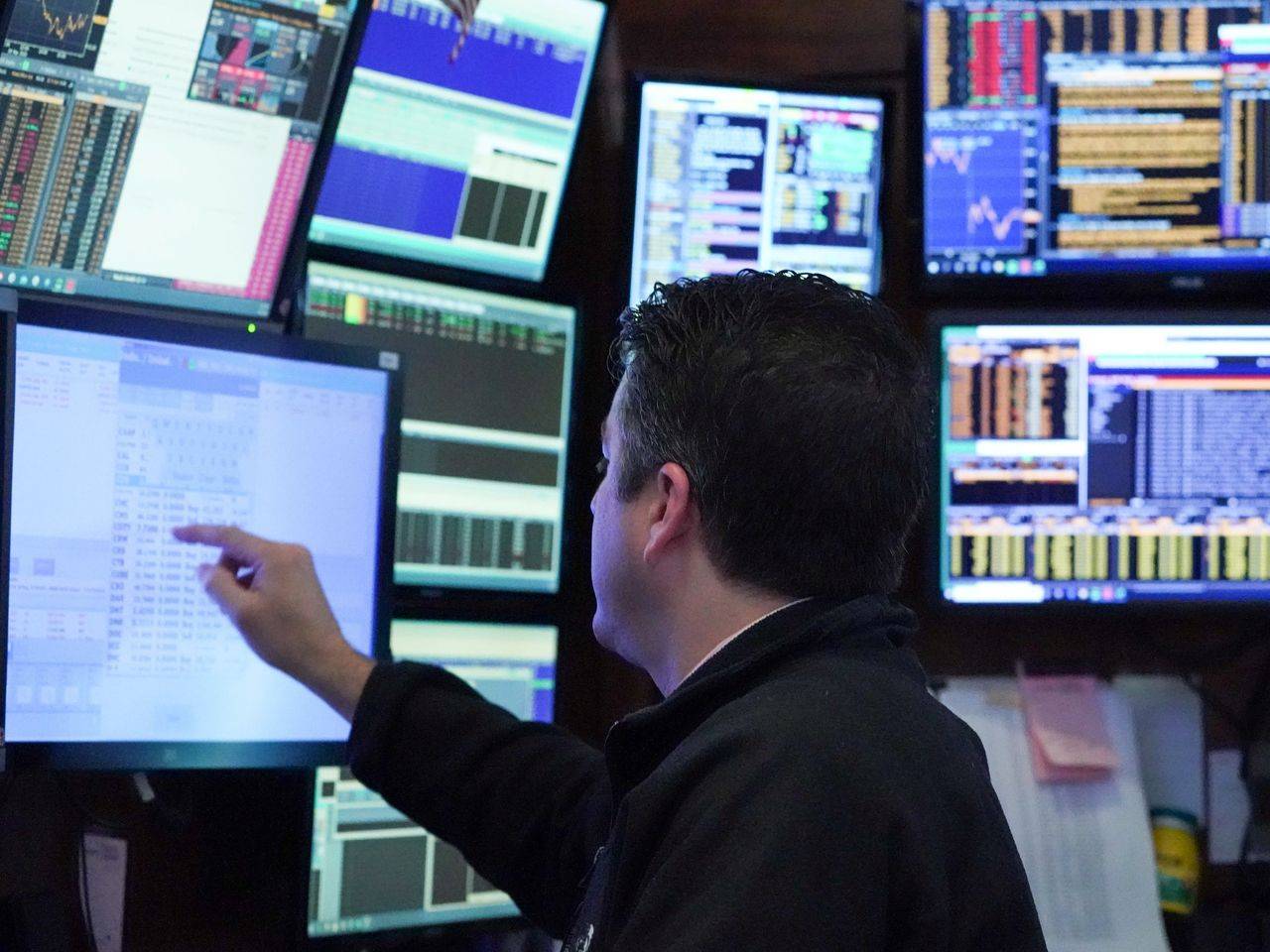 استقطبت أسهم الأسواق الناشئة 39.8 مليار دولار وهو ثاني أكبر تدفق شهري مسجل لهذه الفئة.