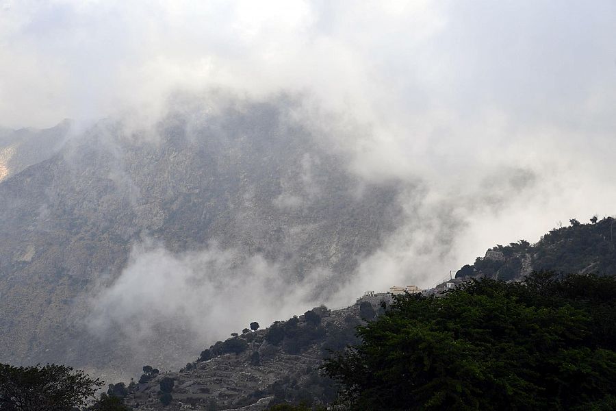 جبال الحشر .. إطلالة على جمال الطبيعة