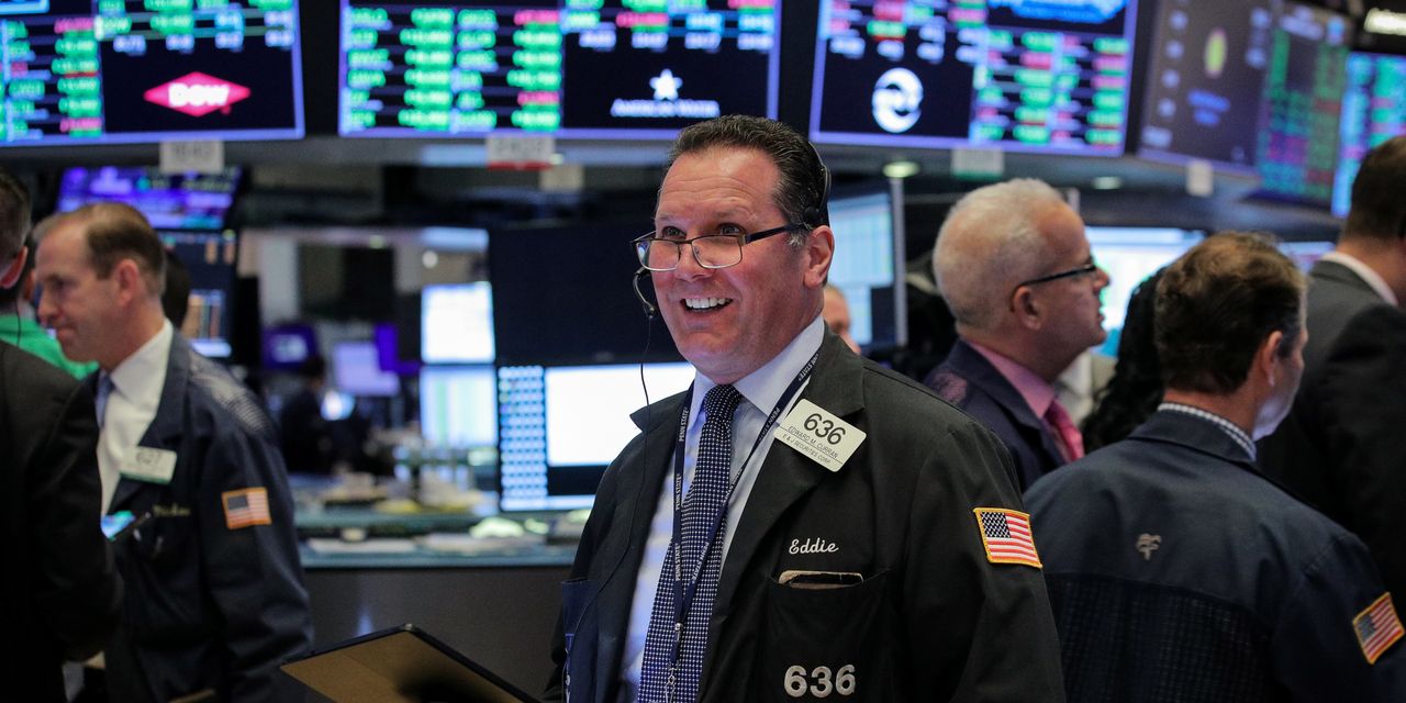 "وول ستريت" تستهل تداولاتها قرب مستويات قياسية مرتفعة بدعم بيانات الوظائف