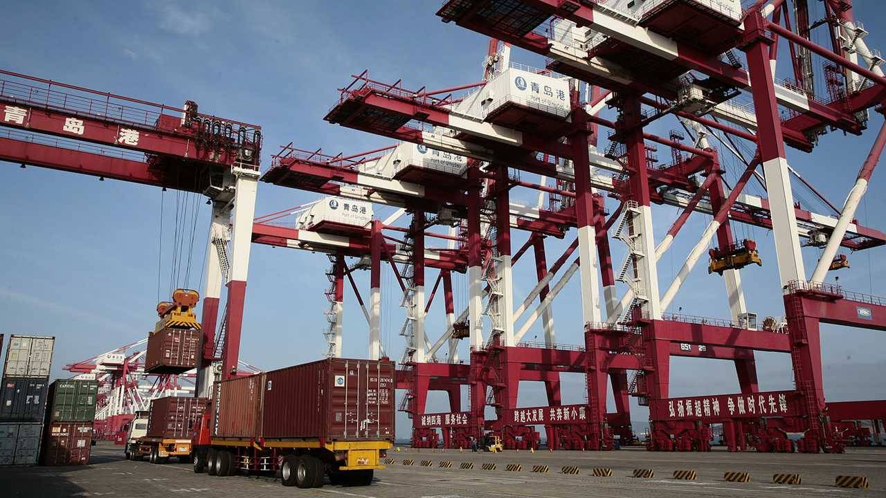 فرضت بكين سلسلة من الرسوم التجارية والمتأخرات الجمركية على صادرات استرالية شملت الشعير واللحوم.