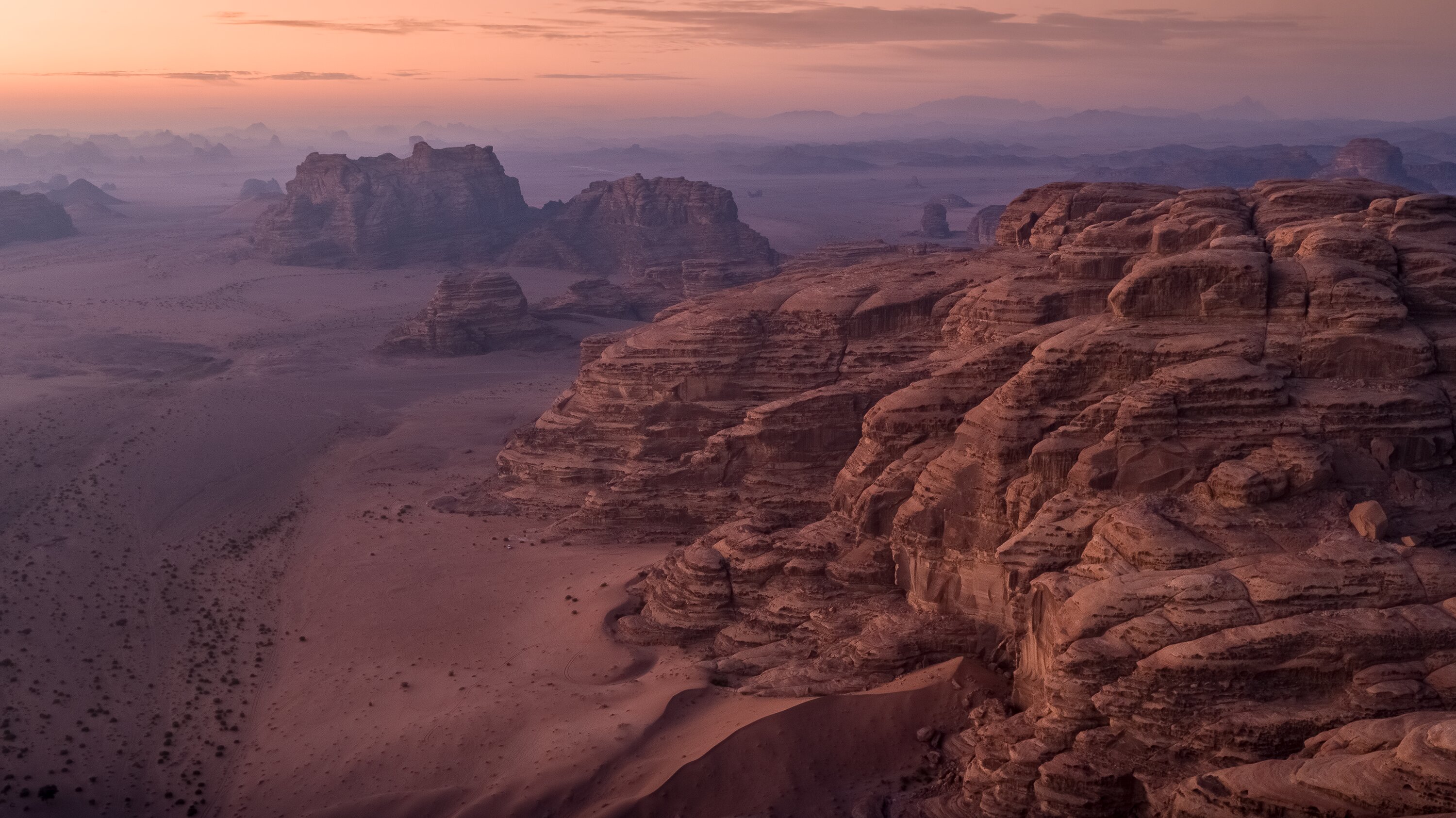 "ذا لاين" .. مدينة مليونية في نيوم تحاكي الطبيعة دون ضجيج وكربون