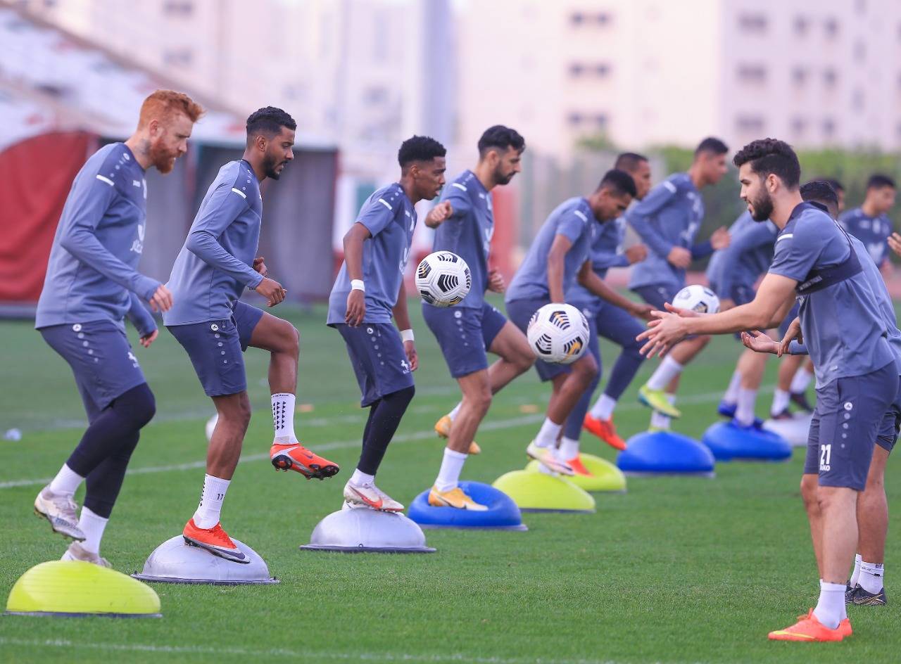 جانب من تدريبات الاتفاق أمس.