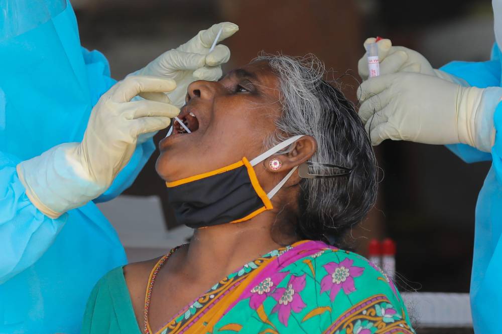 النفط يتراجع بعد انخفاض في المخزونات الأمريكية