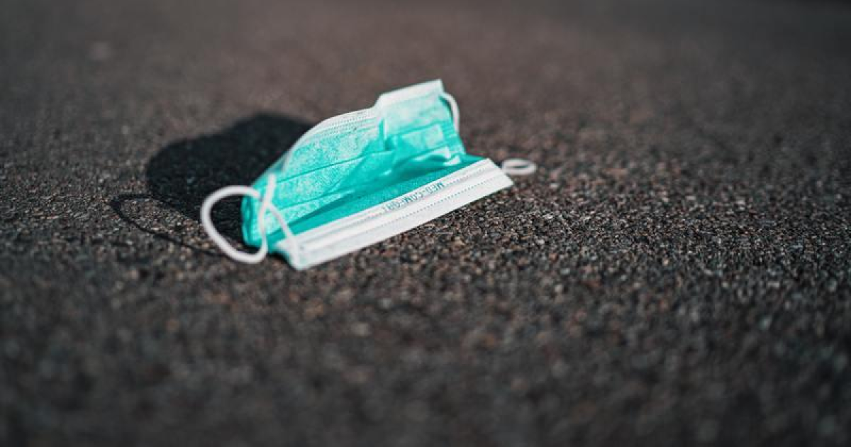 رغم إنقاذها لحياة البشر .. الكمامات المستخدمة خطر على الحيوانات والبيئة