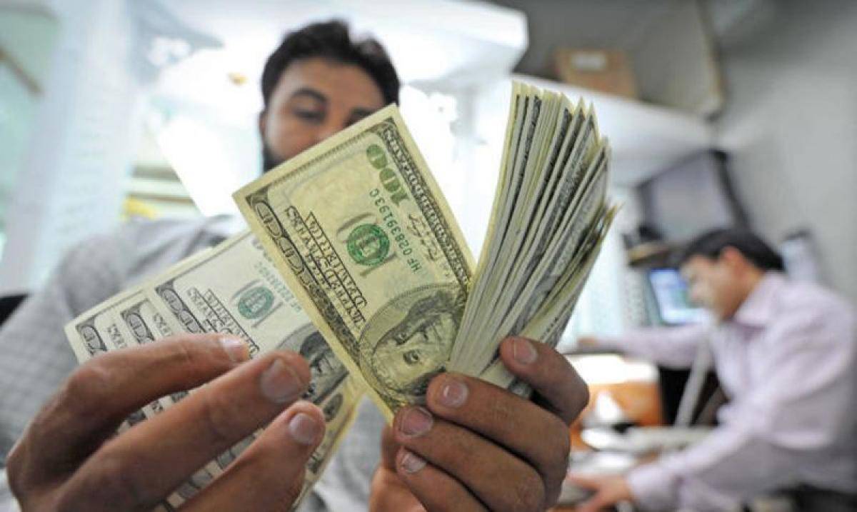 تراجع الدولار الكندي 0.2 في المائة إلى 1.2671 لنظيره الأمريكي مع انخفاض أسعار النفط.