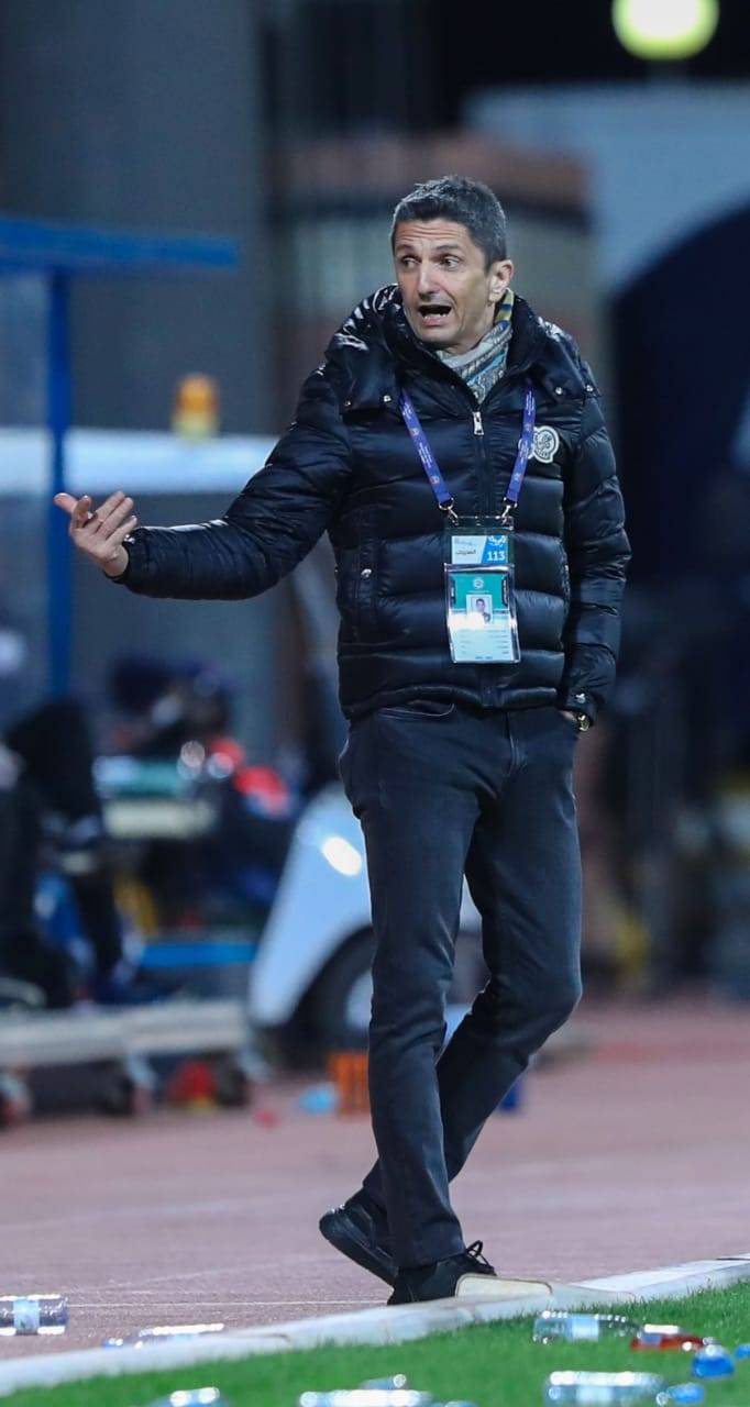 لوشيسكو خلال لقاء الهلال والفيصلي. تصوير: يزيد السمراني ـ "الاقتصادية"