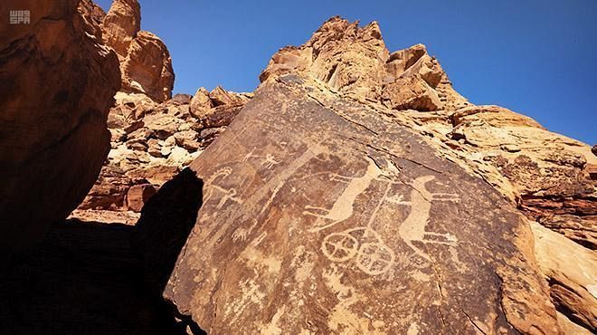 نقوش "حائل" الثمودية تروي لزوار "شتاء السعودية" تفاصيل الأمم السابقة