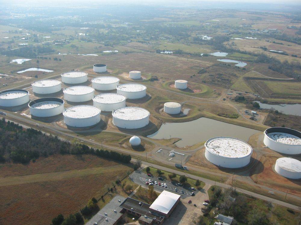 الطلب على النفط سيظل منخفضا في المستقبل القريب بسبب إجراءات العزل العام القائمة.