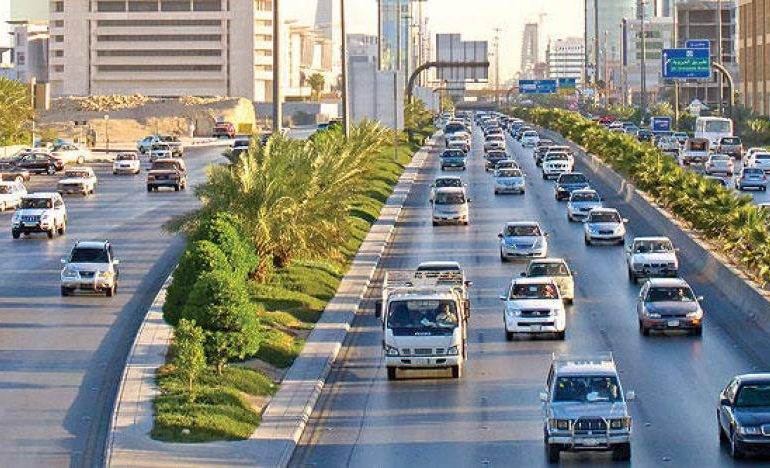 تعمل الوزارة على تطوير وتحديث قاعدة بيانات شبكة الطرق وعقود الصيانة.