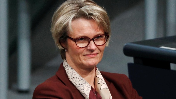 وزيرة التعليم الألمانية تدعو لتطعيم مبكر ضد كورونا للمعلمين والمربين في رياض الأطفال 