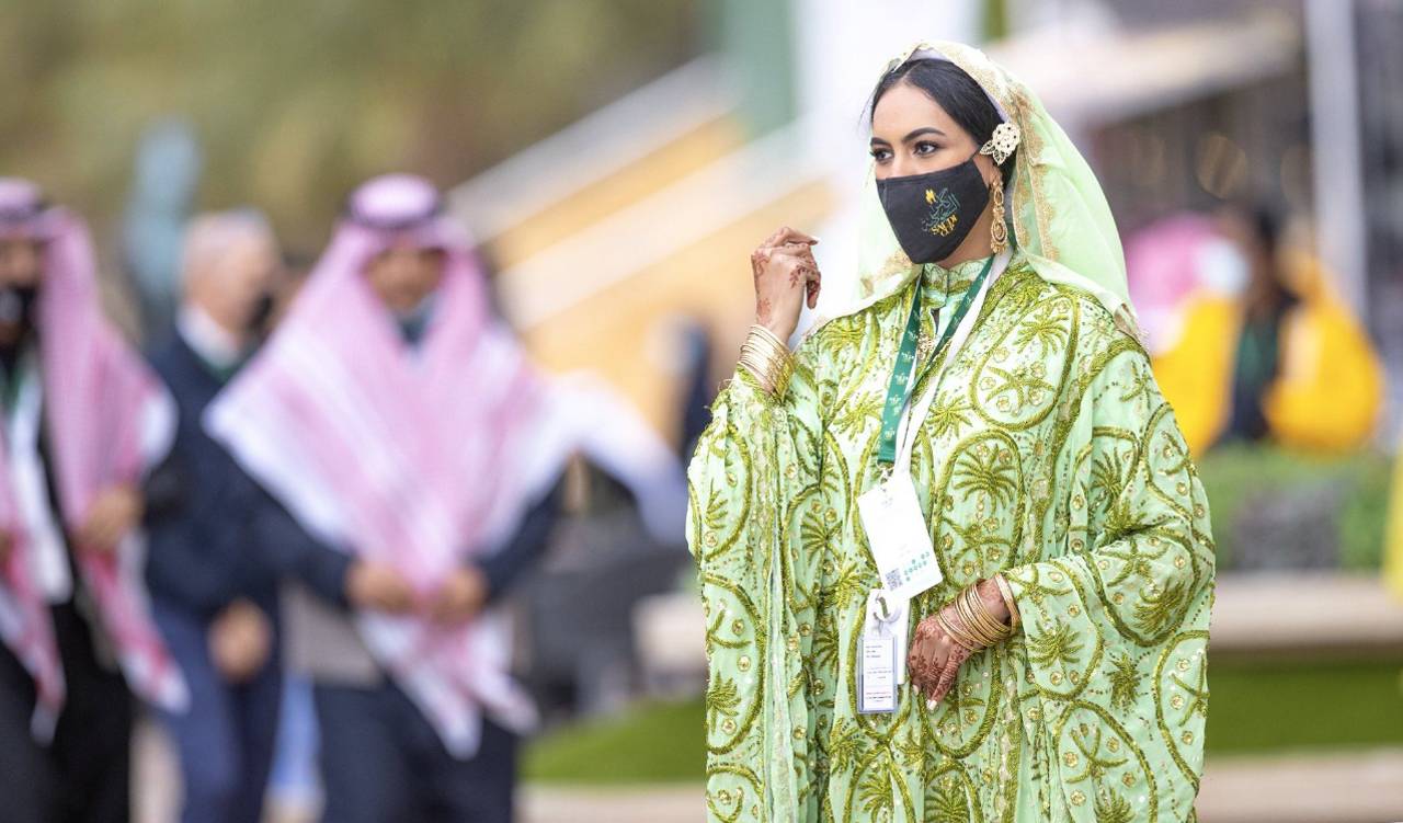 أزياء مستوحاة من الموروث الوطني.