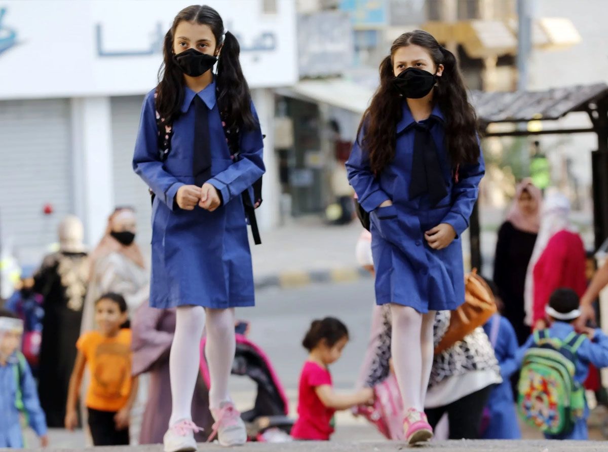 بدء عودة الطلاب إلى المدارس في الأردن بعد نحو عام على إغلاقها بسبب كورونا