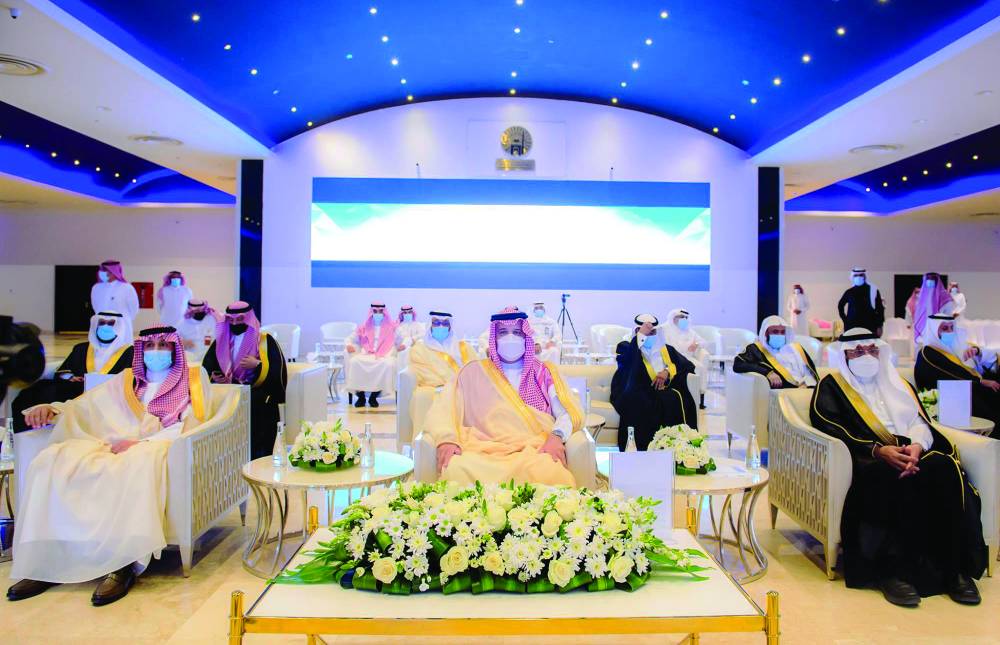 


الأمير فيصل بن سلمان خلال حفل التدشين.