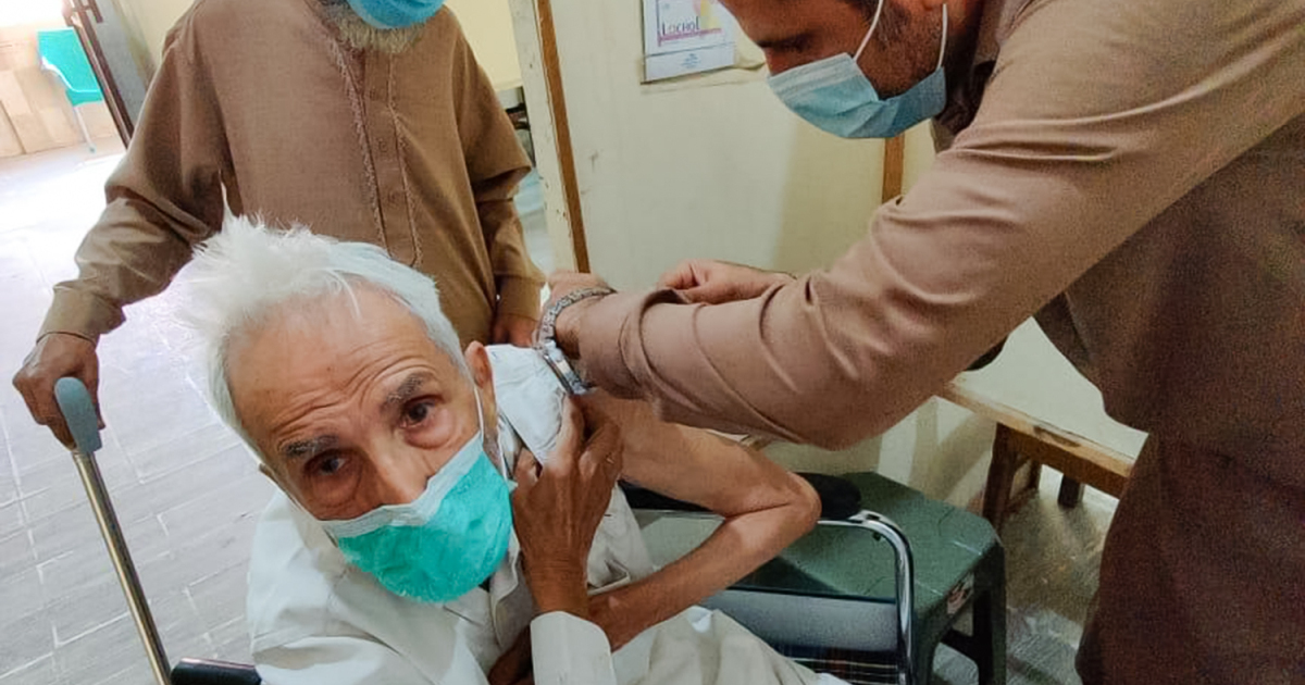 باكستان تطلق حملة تطعيم ضد كورونا تبدأ بكبار السن 