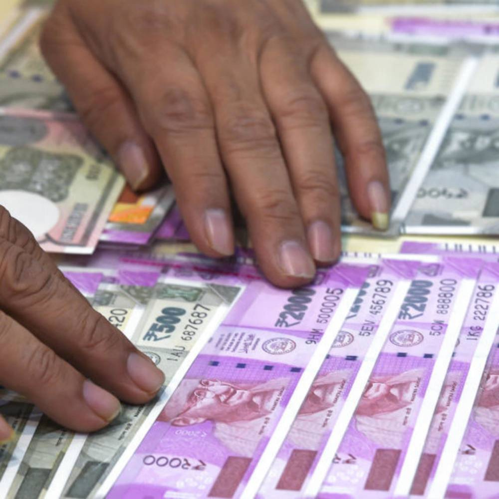 إدارة مودي تسعى لمنع بيع الديون في وقت تحتاج من البنوك أن تعزز الإقراض.