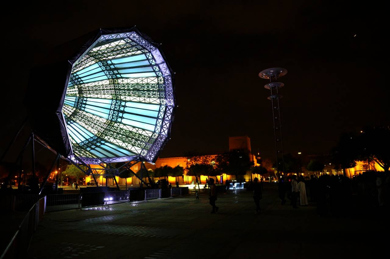 حظيت الاعمال الفنية على إعجاب الزوار.