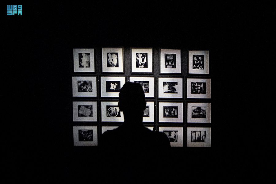 "إسقاط الضوء" شكل آخر من الفن الضوئي في معرض "نور على نور"