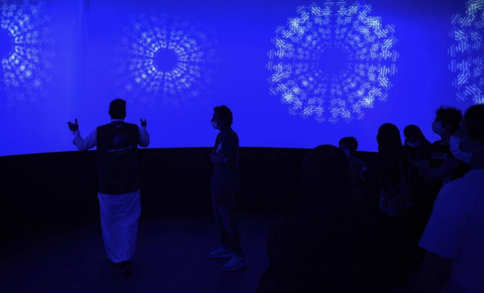 نور الرياض .. "الأزرق اللانهائي" في تجربة تفاعلية