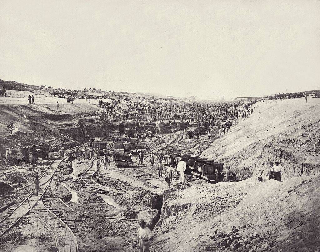 صورة نادرة لأعمال حفر قناة السويس قبل 150 عاما (غيتي)