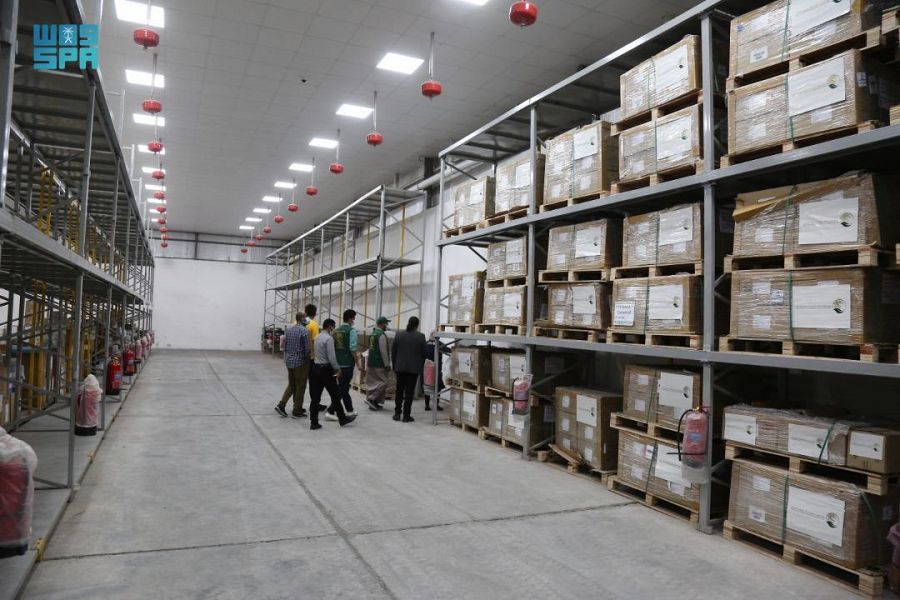 مركز الملك سلمان للإغاثة يدشن في عدن توزيع معدات ومستلزمات طبية لعدد من المحافظات اليمنية