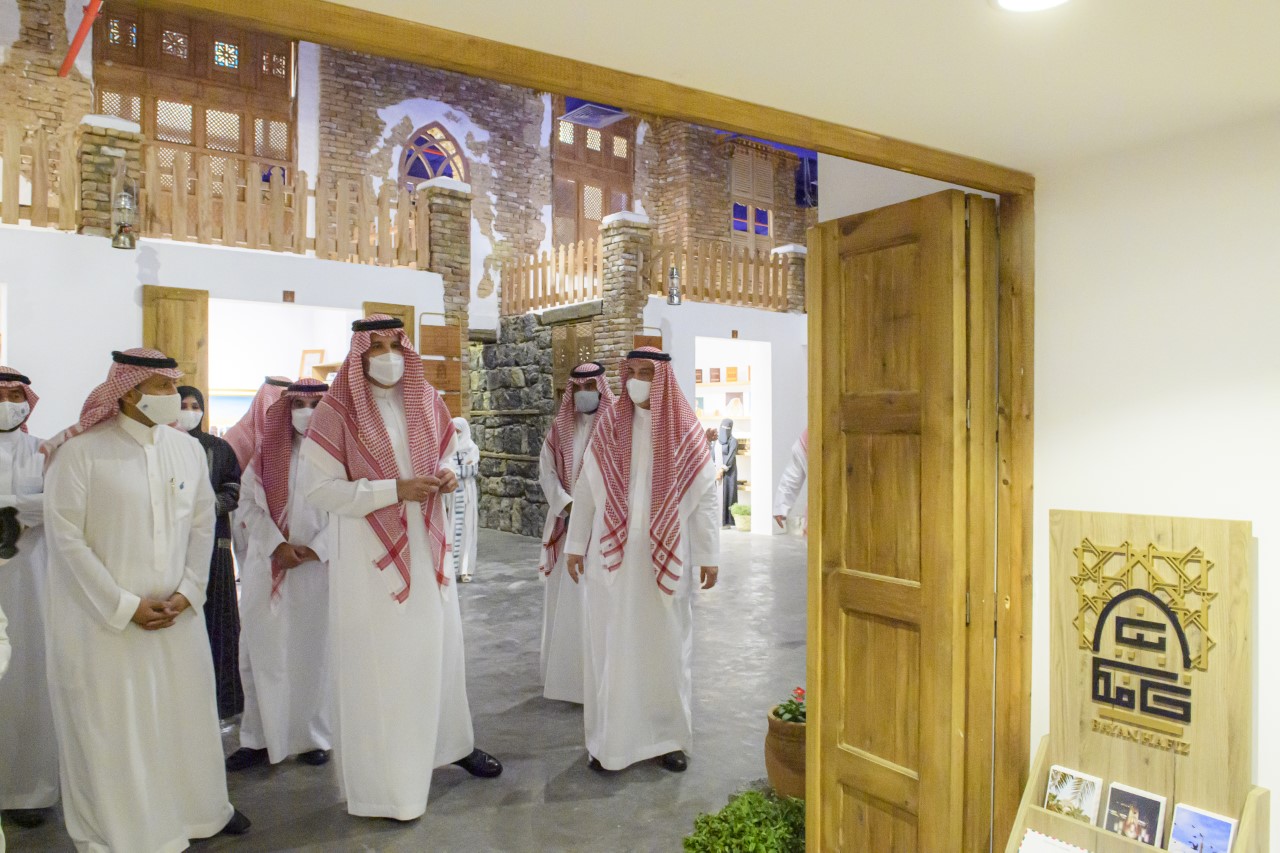 أمير المدينة المنورة يدشن مشروع "العينية وسوق سويقة"
