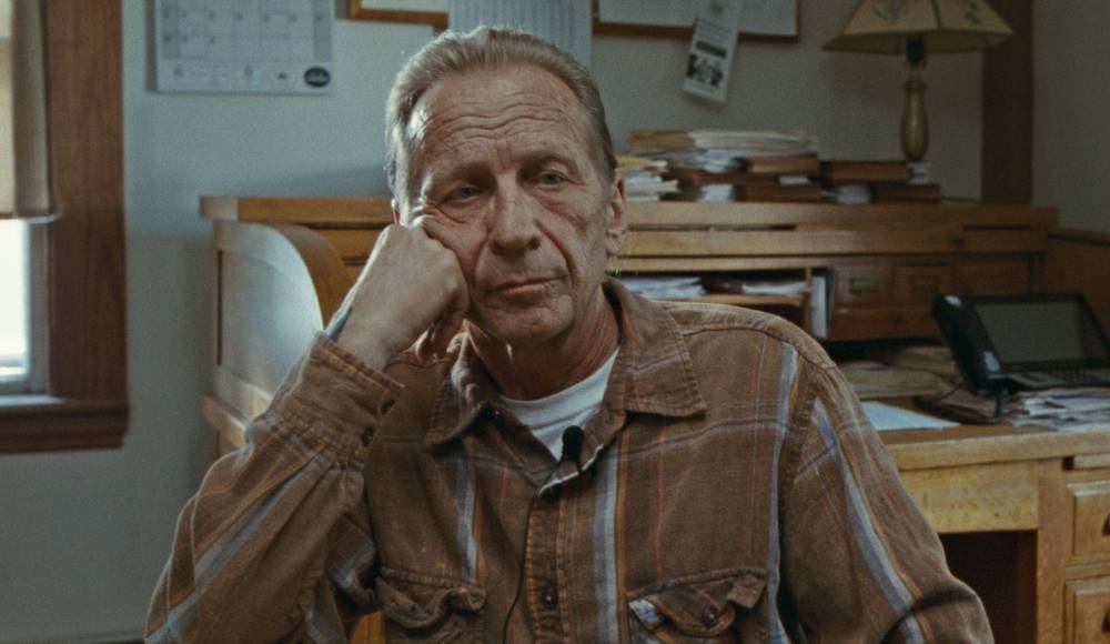 الممثل بول راسي.