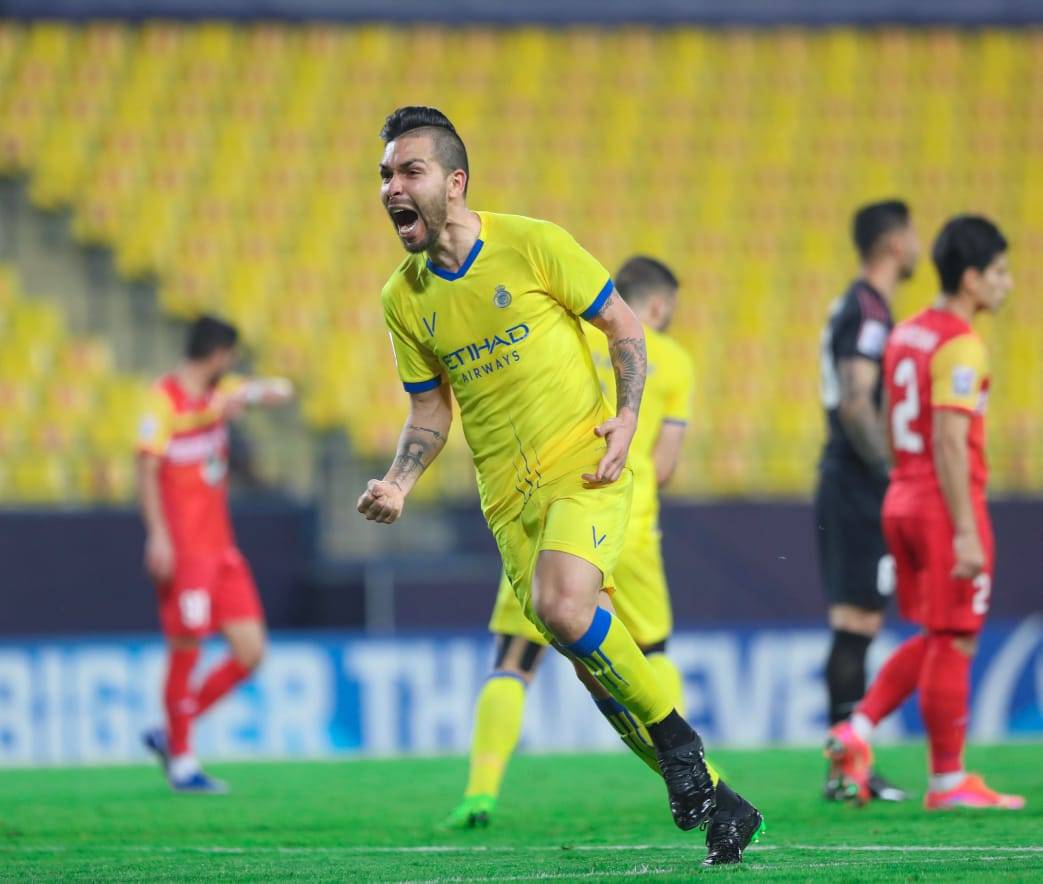 بيتروس ينطلق فرحا بهدف التعادل. تصوير: يزيد السمراني ـ "الاقتصادية"